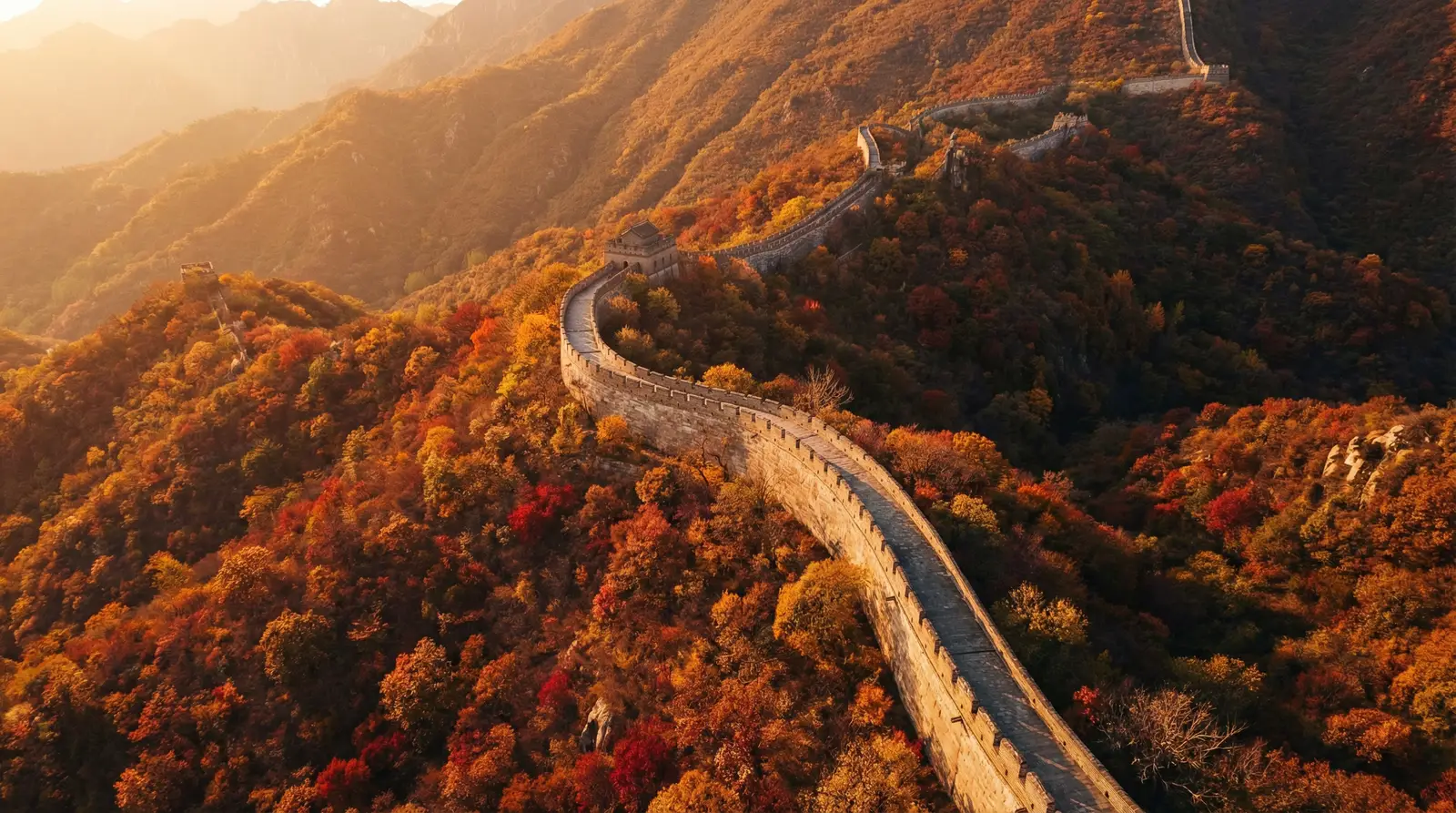 51吃 秋日长城航拍全景